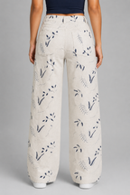 PANTALÓN BORDADO HOJAS