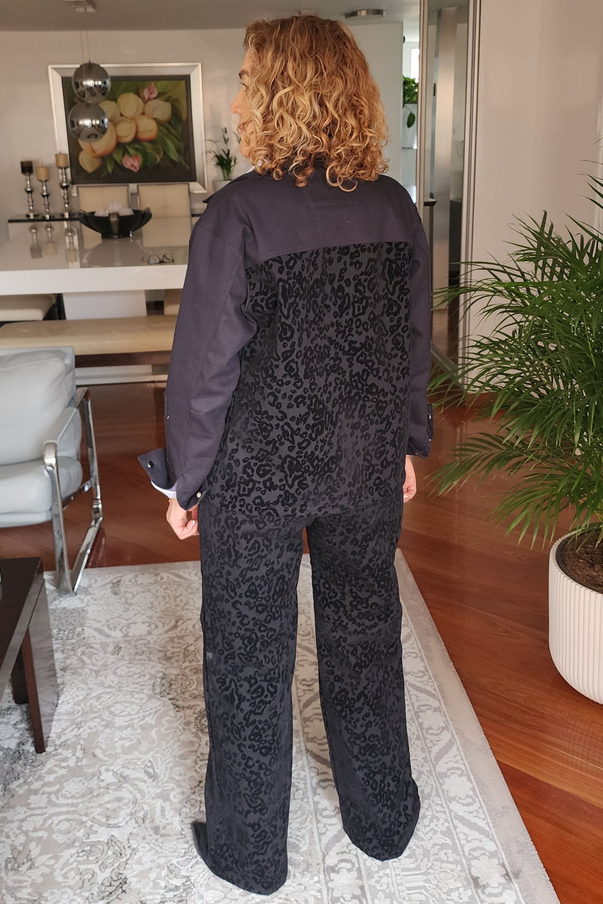 CHAQUETA ANIMAL PRINT NEGRA OVERSIZE