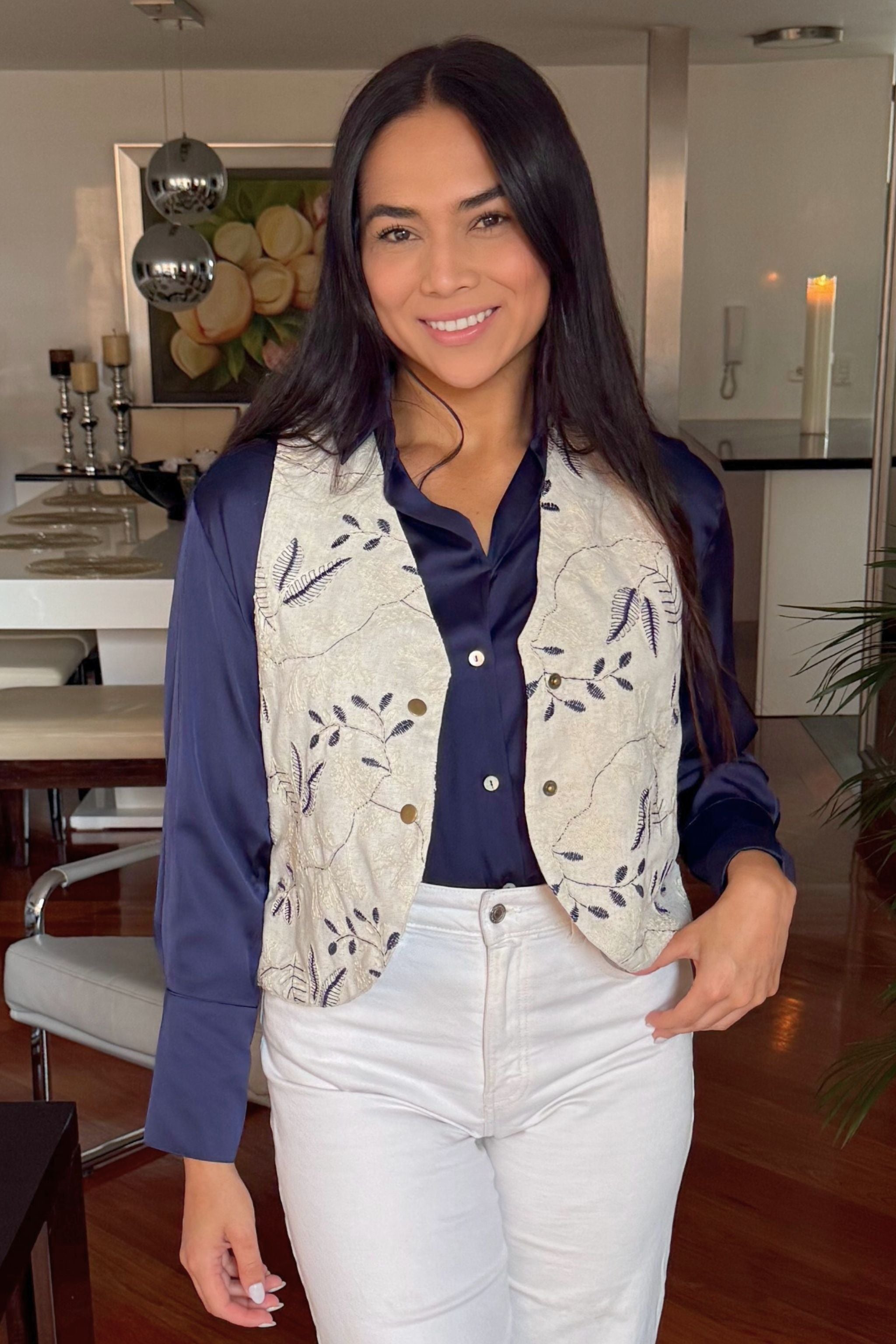 CHALECO BORDADO HOJAS