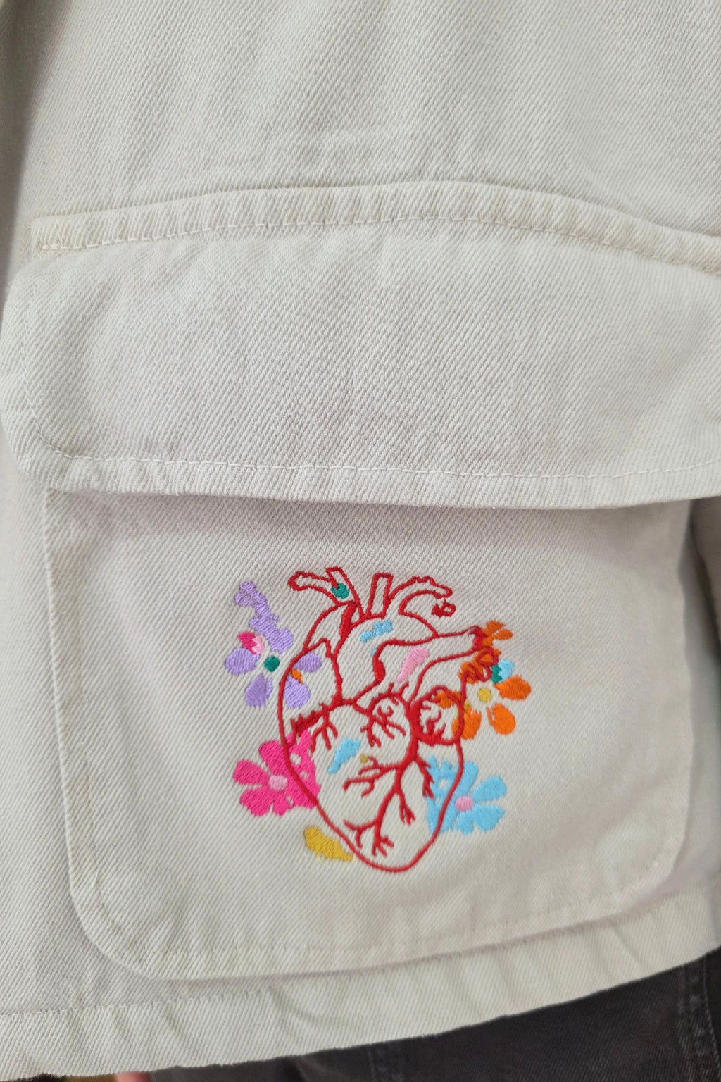 CHAQUETA CROP SOMOS INSTANTES