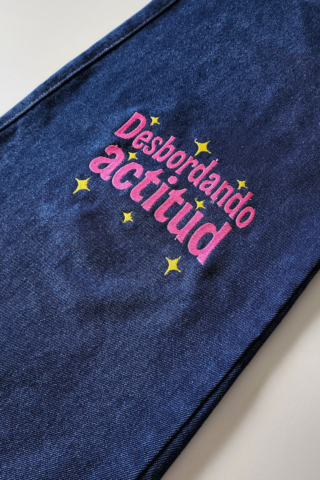 PANTALÓN DESBORDANDO ACTITUD