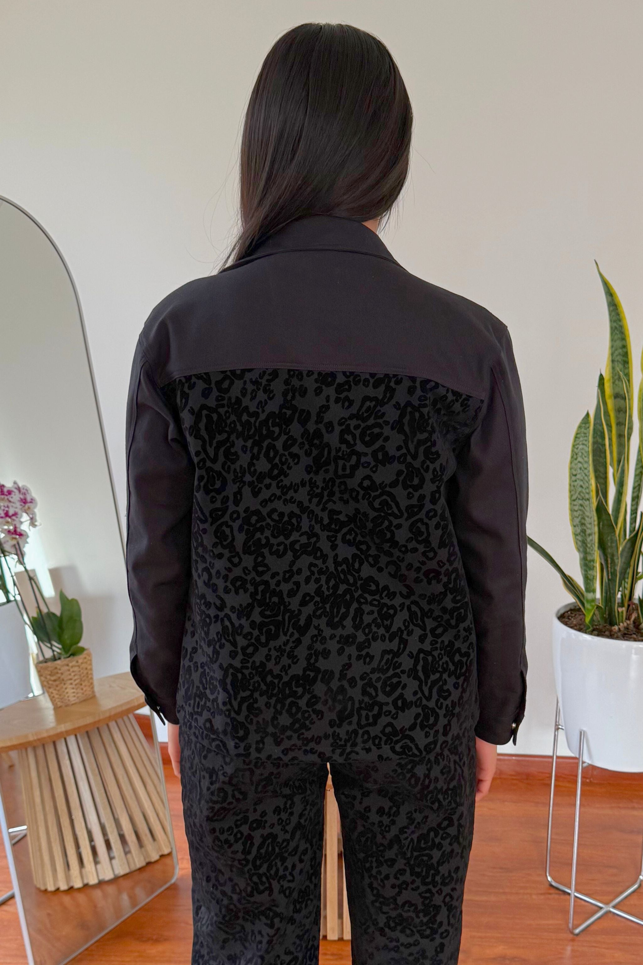 CHAQUETA ANIMAL PRINT NEGRA OVERSIZE